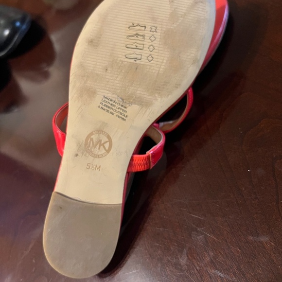 MICHAEL KORS CLAUDIA FLAT SANDAL CORAL REEF WOMENS FLAT T STRAP sz 5.5 - Picture 4 of 6